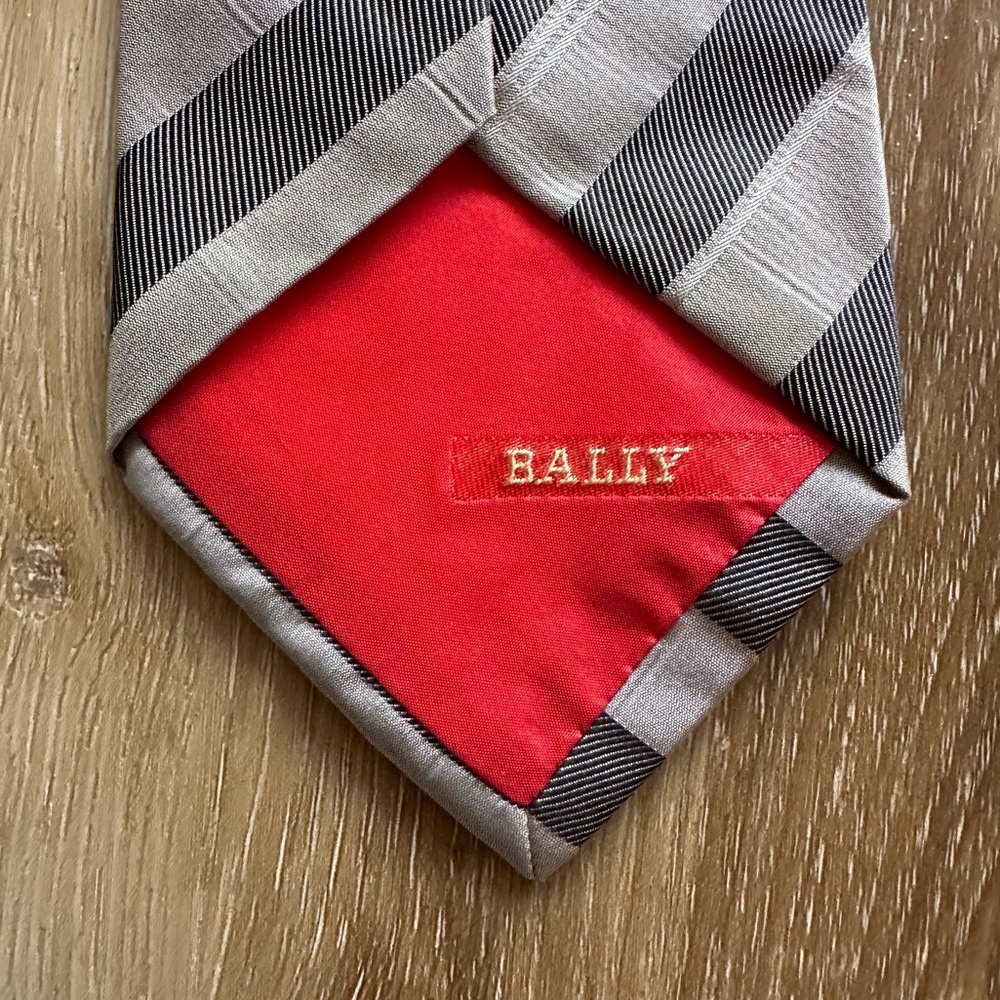 BALLY Recent Gray Striped Silk Tie